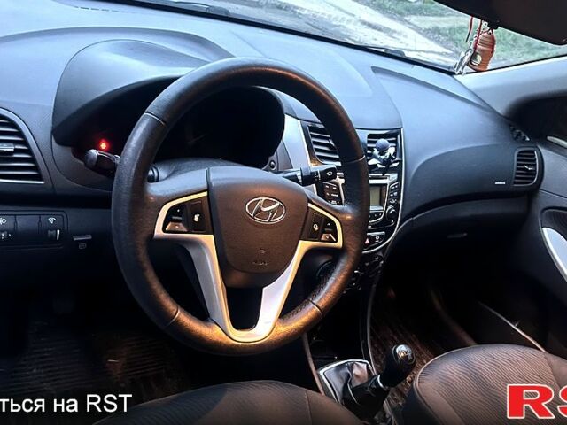 Серый Хендай Акцент, объемом двигателя 1.4 л и пробегом 191 тыс. км за 6600 $, фото 4 на Automoto.ua