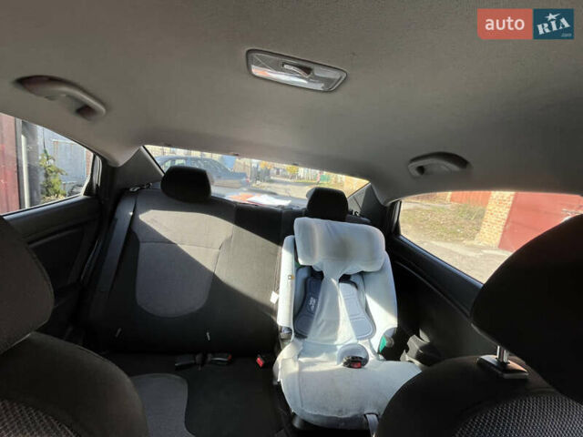 Сірий Хендай Акцент, об'ємом двигуна 1.4 л та пробігом 251 тис. км за 6200 $, фото 19 на Automoto.ua