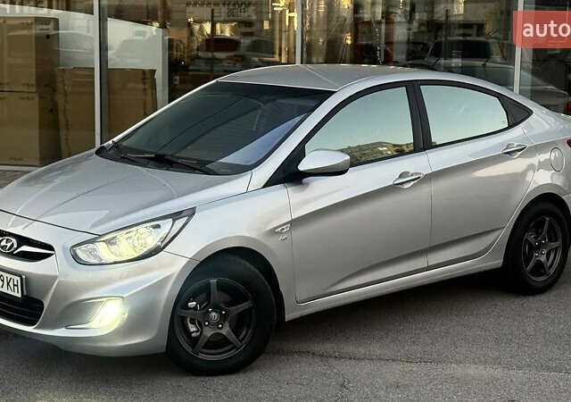Серый Хендай Акцент, объемом двигателя 1.6 л и пробегом 124 тыс. км за 8500 $, фото 6 на Automoto.ua