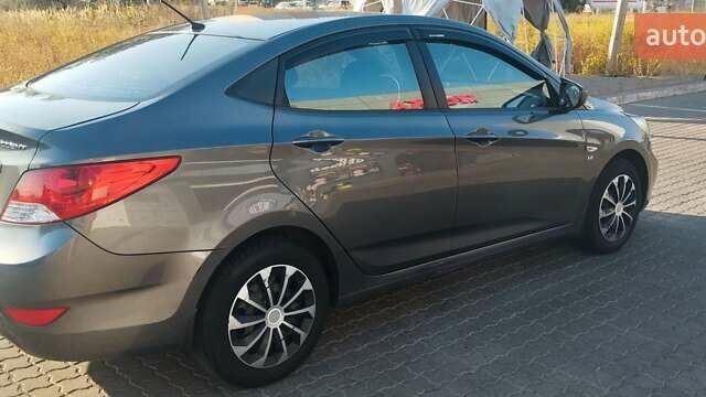 Сірий Хендай Акцент, об'ємом двигуна 1.6 л та пробігом 138 тис. км за 7700 $, фото 13 на Automoto.ua