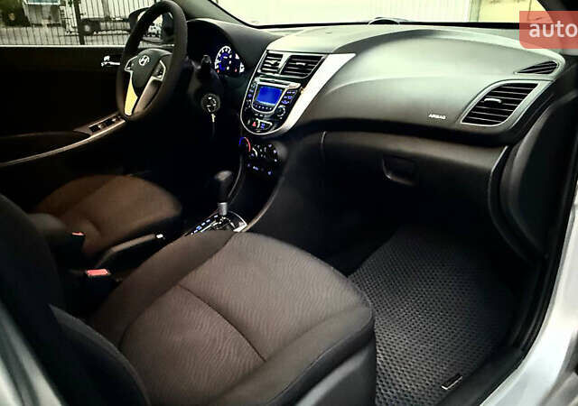 Серый Хендай Акцент, объемом двигателя 1.6 л и пробегом 124 тыс. км за 8500 $, фото 17 на Automoto.ua