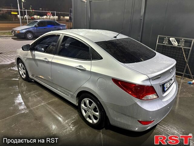 Сірий Хендай Акцент, об'ємом двигуна 1.6 л та пробігом 148 тис. км за 9000 $, фото 1 на Automoto.ua