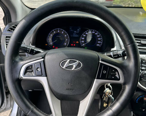 Сірий Хендай Акцент, об'ємом двигуна 1.4 л та пробігом 141 тис. км за 6800 $, фото 19 на Automoto.ua