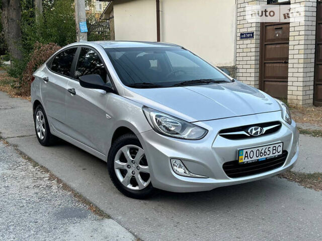 Сірий Хендай Акцент, об'ємом двигуна 1.4 л та пробігом 73 тис. км за 8700 $, фото 4 на Automoto.ua