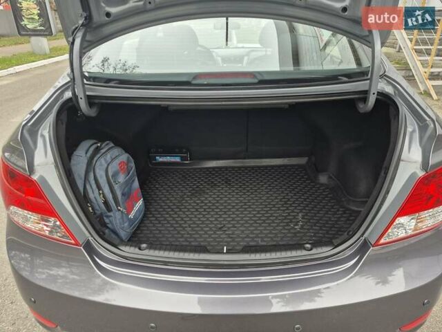 Серый Хендай Акцент, объемом двигателя 1.6 л и пробегом 90 тыс. км за 9650 $, фото 58 на Automoto.ua