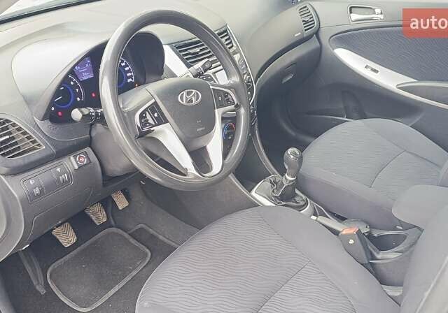 Серый Хендай Акцент, объемом двигателя 1.6 л и пробегом 152 тыс. км за 7300 $, фото 6 на Automoto.ua