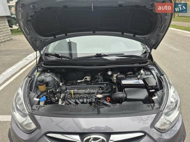 Серый Хендай Акцент, объемом двигателя 1.6 л и пробегом 90 тыс. км за 9650 $, фото 60 на Automoto.ua