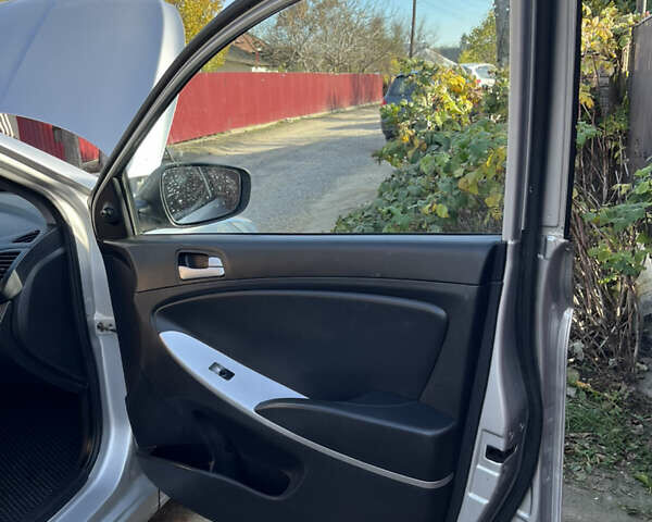 Сірий Хендай Акцент, об'ємом двигуна 1.4 л та пробігом 251 тис. км за 6200 $, фото 16 на Automoto.ua