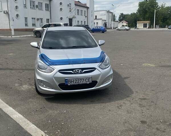 Серый Хендай Акцент, объемом двигателя 1.6 л и пробегом 138 тыс. км за 8400 $, фото 1 на Automoto.ua