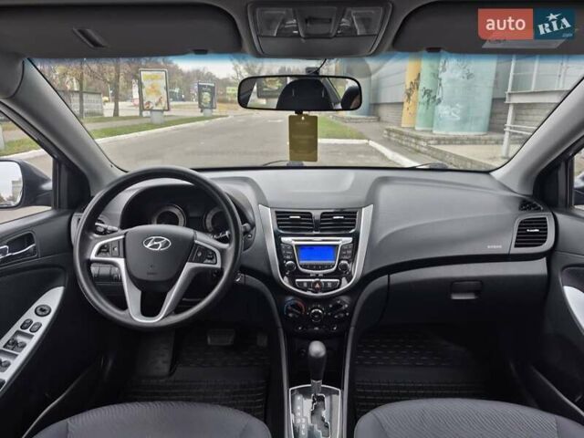 Серый Хендай Акцент, объемом двигателя 1.6 л и пробегом 90 тыс. км за 9650 $, фото 54 на Automoto.ua