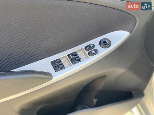 Серый Хендай Акцент, объемом двигателя 1.4 л и пробегом 128 тыс. км за 7990 $, фото 11 на Automoto.ua