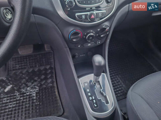 Сірий Хендай Акцент, об'ємом двигуна 1.6 л та пробігом 37 тис. км за 9650 $, фото 48 на Automoto.ua