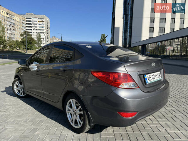 Сірий Хендай Акцент, об'ємом двигуна 1.4 л та пробігом 166 тис. км за 7900 $, фото 3 на Automoto.ua