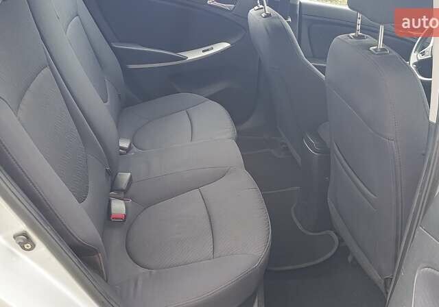 Серый Хендай Акцент, объемом двигателя 1.6 л и пробегом 152 тыс. км за 7300 $, фото 8 на Automoto.ua