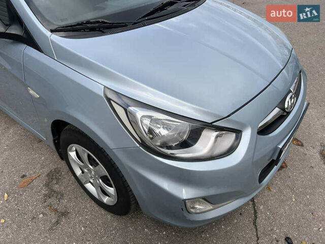 Хендай Акцент 2012 в Харькове на Automoto.ua Серый Хендай Акцент, объемом двигателя 1.4 л и пробегом 235 тыс. км за 5850 $, фото 3 на Automoto.ua