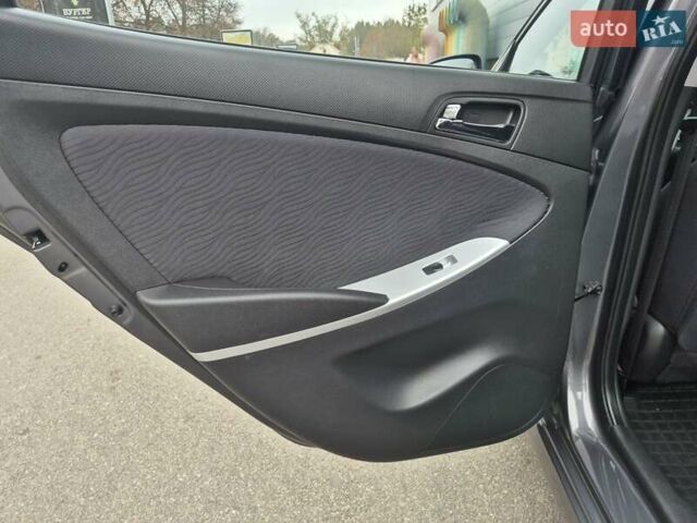 Серый Хендай Акцент, объемом двигателя 1.6 л и пробегом 90 тыс. км за 9650 $, фото 44 на Automoto.ua