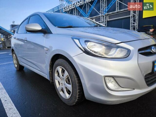 Серый Хендай Акцент, объемом двигателя 1.6 л и пробегом 152 тыс. км за 7699 $, фото 12 на Automoto.ua