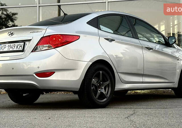 Серый Хендай Акцент, объемом двигателя 1.6 л и пробегом 124 тыс. км за 8500 $, фото 7 на Automoto.ua