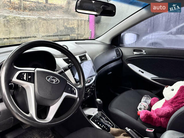 Серый Хендай Акцент, объемом двигателя 1.4 л и пробегом 175 тыс. км за 8000 $, фото 6 на Automoto.ua