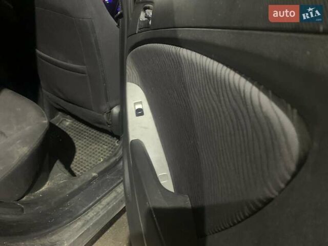 Серый Хендай Акцент, объемом двигателя 1.4 л и пробегом 157 тыс. км за 4777 $, фото 5 на Automoto.ua