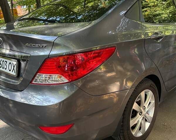 Серый Хендай Акцент, объемом двигателя 1.6 л и пробегом 105 тыс. км за 8300 $, фото 7 на Automoto.ua