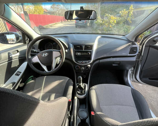 Сірий Хендай Акцент, об'ємом двигуна 1.4 л та пробігом 251 тис. км за 6200 $, фото 17 на Automoto.ua