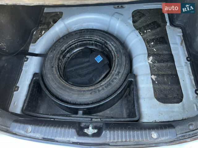 Сірий Хендай Акцент, об'ємом двигуна 1.4 л та пробігом 251 тис. км за 6200 $, фото 9 на Automoto.ua
