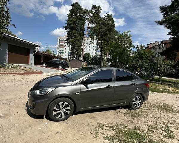 Серый Хендай Акцент, объемом двигателя 1.4 л и пробегом 100 тыс. км за 7800 $, фото 14 на Automoto.ua