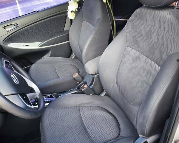 Серый Хендай Акцент, объемом двигателя 1.6 л и пробегом 152 тыс. км за 7699 $, фото 16 на Automoto.ua