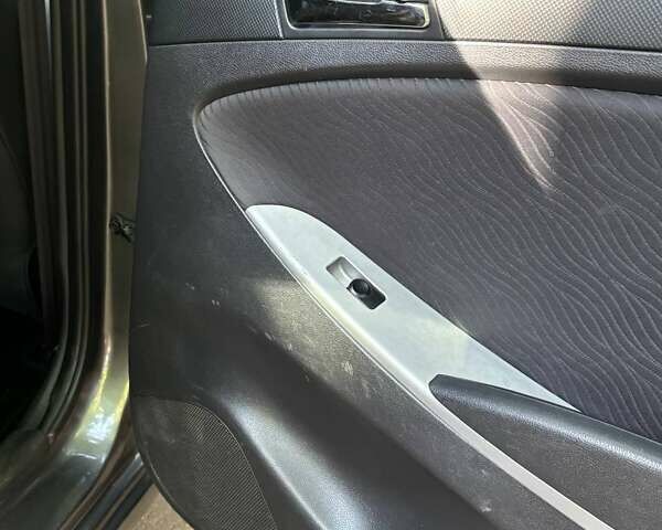 Серый Хендай Акцент, объемом двигателя 1.6 л и пробегом 105 тыс. км за 8300 $, фото 14 на Automoto.ua