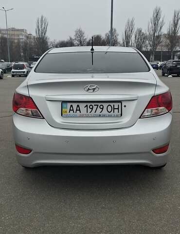 Серый Хендай Акцент, объемом двигателя 1.4 л и пробегом 220 тыс. км за 7000 $, фото 3 на Automoto.ua