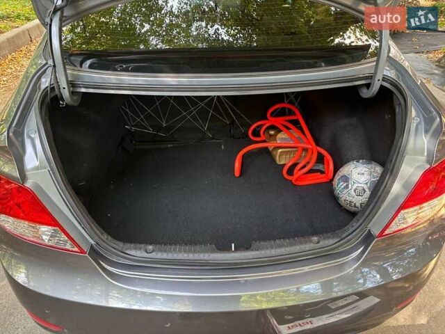 Серый Хендай Акцент, объемом двигателя 1.6 л и пробегом 105 тыс. км за 8300 $, фото 28 на Automoto.ua