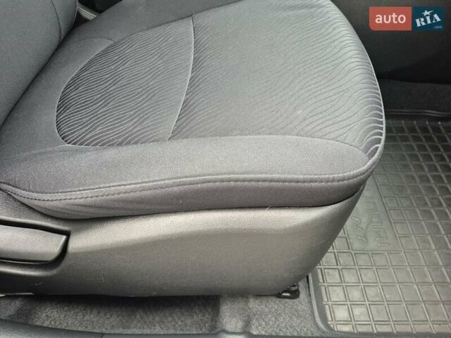 Серый Хендай Акцент, объемом двигателя 1.6 л и пробегом 90 тыс. км за 9650 $, фото 51 на Automoto.ua