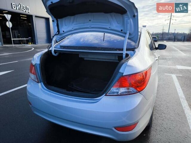 Серый Хендай Акцент, объемом двигателя 1.6 л и пробегом 152 тыс. км за 7699 $, фото 1 на Automoto.ua