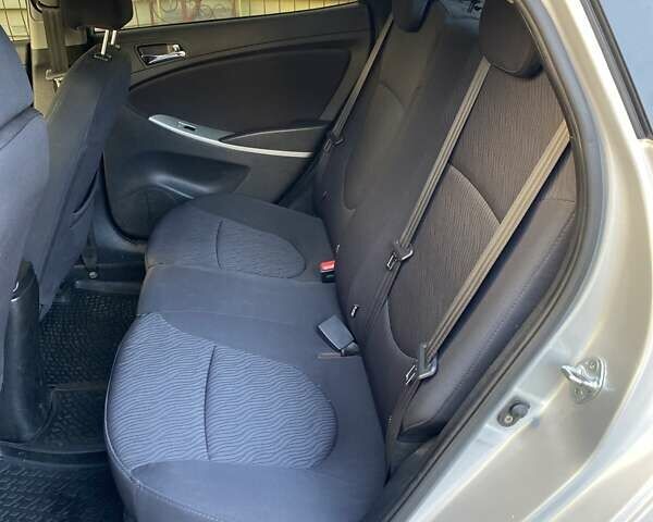 Серый Хендай Акцент, объемом двигателя 1.4 л и пробегом 128 тыс. км за 7990 $, фото 16 на Automoto.ua