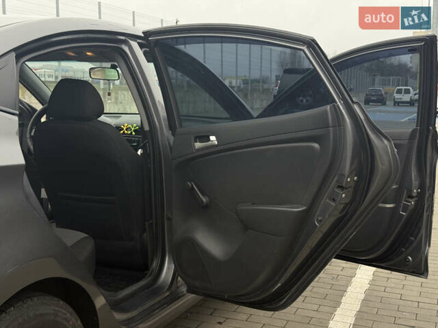 Серый Хендай Акцент, объемом двигателя 1.4 л и пробегом 230 тыс. км за 6500 $, фото 34 на Automoto.ua