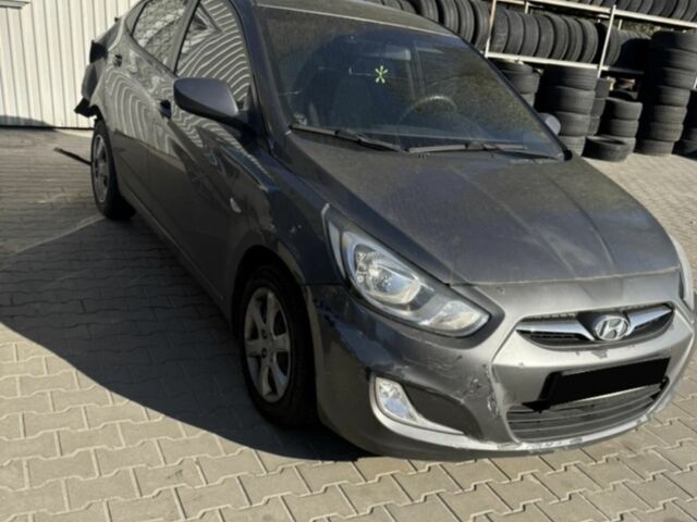 Серый Хендай Акцент, объемом двигателя 1.4 л и пробегом 150 тыс. км за 3499 $, фото 1 на Automoto.ua