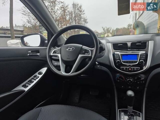 Серый Хендай Акцент, объемом двигателя 1.6 л и пробегом 90 тыс. км за 9650 $, фото 57 на Automoto.ua