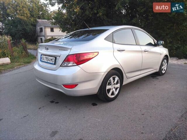 Серый Хендай Акцент, объемом двигателя 1.4 л и пробегом 105 тыс. км за 7600 $, фото 4 на Automoto.ua