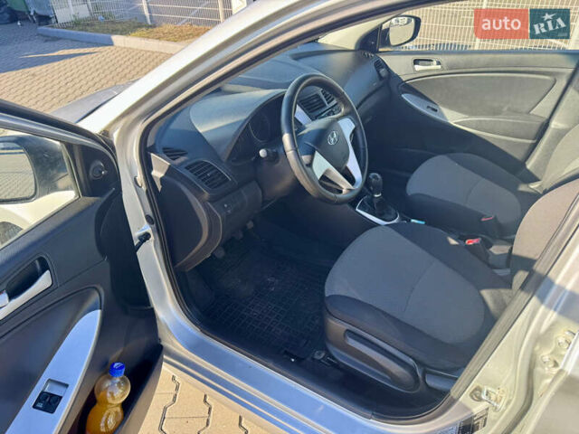 Хендай Акцент 2012 в Киеве на Automoto.ua Серый Хендай Акцент, объемом двигателя 1.4 л и пробегом 88 тыс. км за 6500 $, фото 7 на Automoto.ua