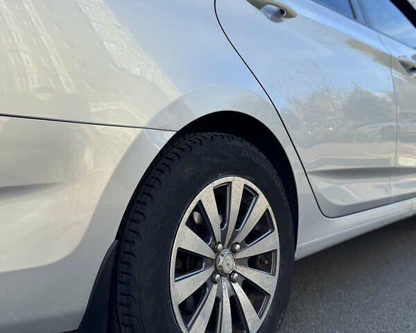 Серый Хендай Акцент, объемом двигателя 1.4 л и пробегом 128 тыс. км за 7990 $, фото 4 на Automoto.ua