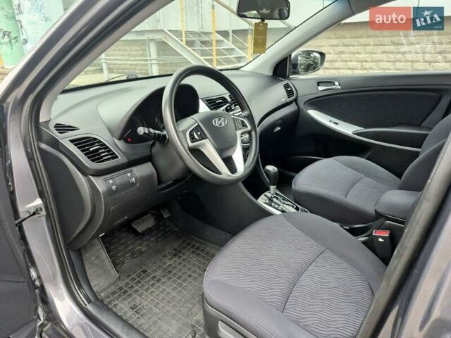 Серый Хендай Акцент, объемом двигателя 1.6 л и пробегом 90 тыс. км за 9650 $, фото 26 на Automoto.ua