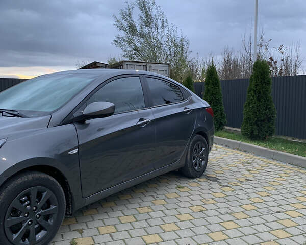 Серый Хендай Акцент, объемом двигателя 1.4 л и пробегом 110 тыс. км за 6950 $, фото 2 на Automoto.ua