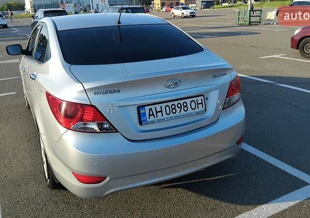 Серый Хендай Акцент, объемом двигателя 1.4 л и пробегом 203 тыс. км за 8000 $, фото 6 на Automoto.ua
