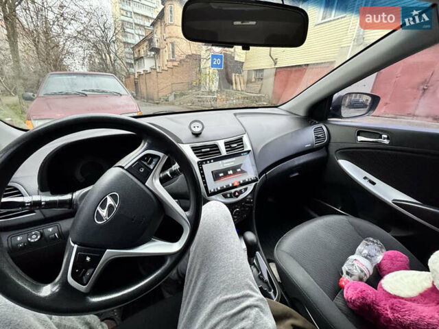 Серый Хендай Акцент, объемом двигателя 1.4 л и пробегом 175 тыс. км за 8000 $, фото 5 на Automoto.ua