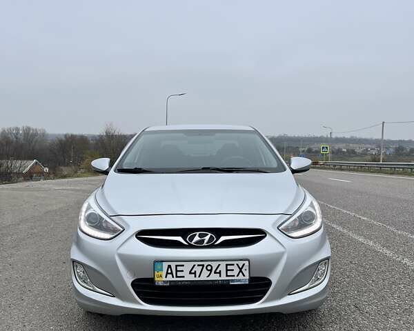 Серый Хендай Акцент, объемом двигателя 1.4 л и пробегом 160 тыс. км за 7800 $, фото 1 на Automoto.ua