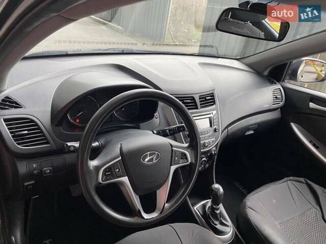 Серый Хендай Акцент, объемом двигателя 1.4 л и пробегом 105 тыс. км за 7200 $, фото 1 на Automoto.ua