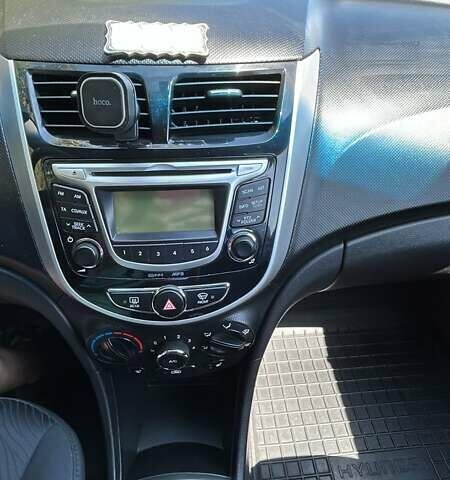 Сірий Хендай Акцент, об'ємом двигуна 1.4 л та пробігом 76 тис. км за 8599 $, фото 22 на Automoto.ua