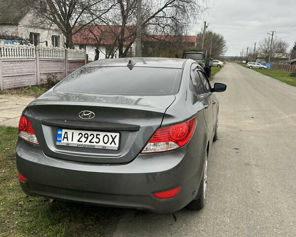 Серый Хендай Акцент, объемом двигателя 1.4 л и пробегом 200 тыс. км за 5750 $, фото 3 на Automoto.ua