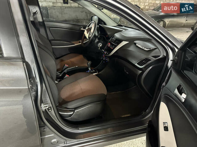 Сірий Хендай Акцент, об'ємом двигуна 1.4 л та пробігом 63 тис. км за 3000 $, фото 13 на Automoto.ua